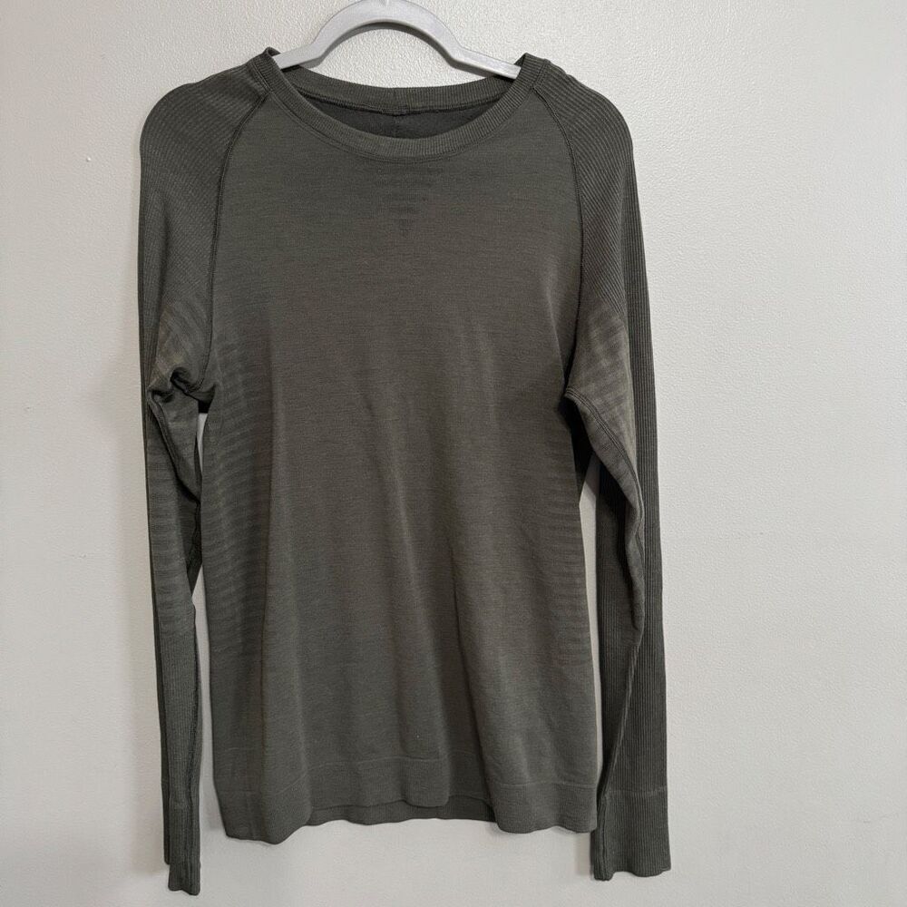 Lululemon men’s Engineered Warmth Long Sleeve size XL